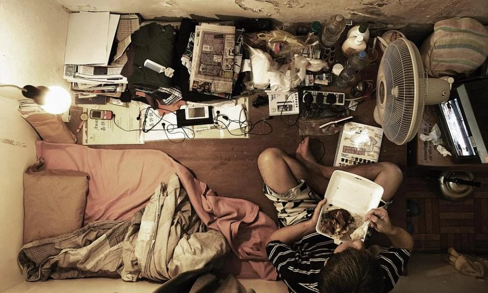 Μέσα σε κουτιά-σπίτια ζουν οι Κινέζοι στο Hong Kong